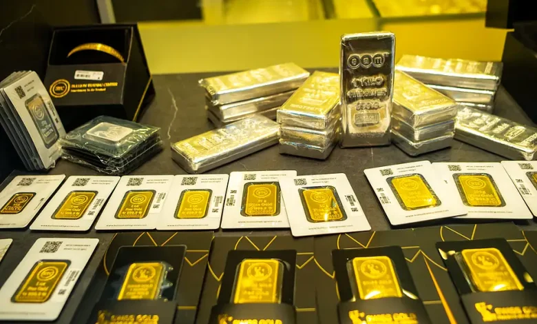 Gold clings to ,000 lifeline after sharp sell-off amid US Fed uncertainty