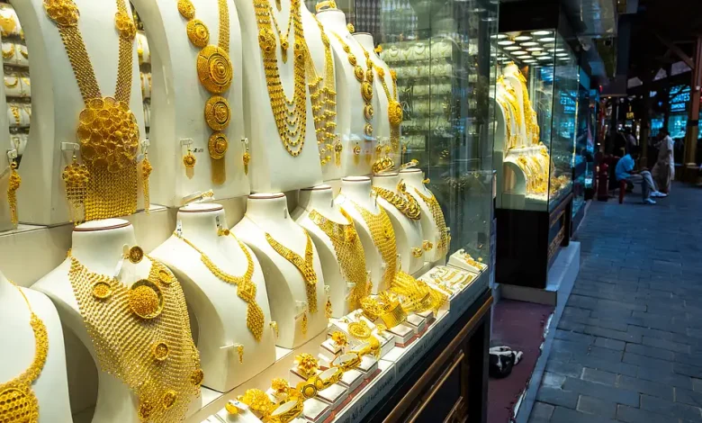 Gold drops slightly, but ,000 remains in sight, analysts say Gold drops slightly, but ,000 remains in sight, analysts say