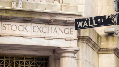 Stocks Mostly Lower on Weakness in Megacap Tech and Software Stocks