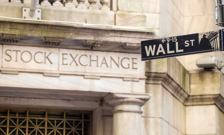 Stocks Mostly Lower on Weakness in Megacap Tech and Software Stocks