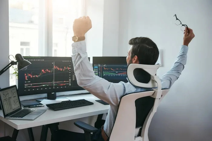 3 Simple ETFs to Buy With ,000 and Hold for a Lifetime