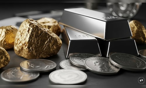 Gold edges lower, silver gains: Key triggers shaping market sentiment Gold edges lower, silver gains: Key triggers shaping market sentiment
