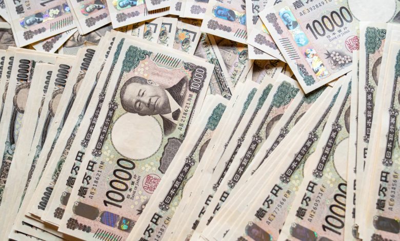Fragile yen set for weekly decline as intervention risks mount