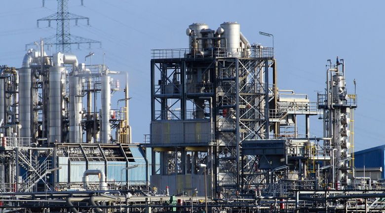 Iranian Oil Waiver Puts Global Refinery Stocks In Focus