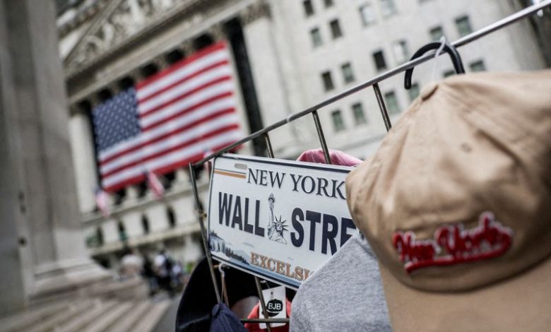 Global equity fund inflows rise as investors add tech stocks after market dip