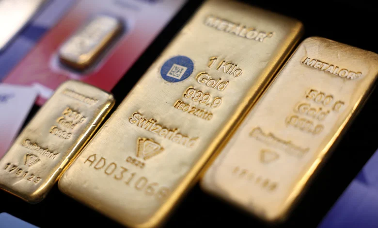 Gold falls as traders weigh Fed rate path and Hormuz attacks