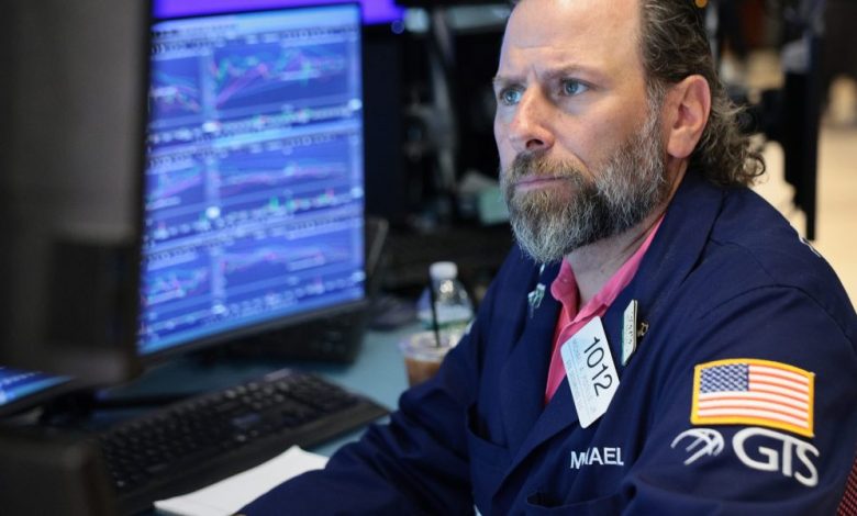 Global stocks stage a rally as American markets take the day off