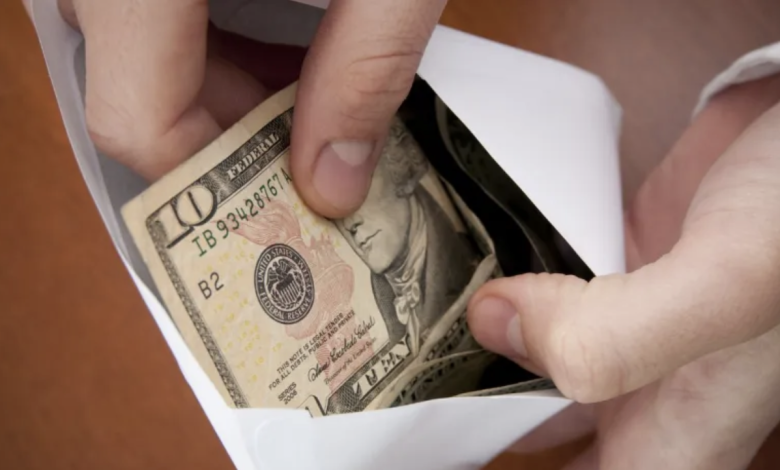 Cash Stuffing Brings Grandma’s Budgeting Back for Gen Z