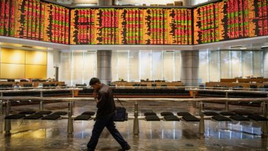 Stocks mostly rise as beaten-down tech stocks enjoy bounce