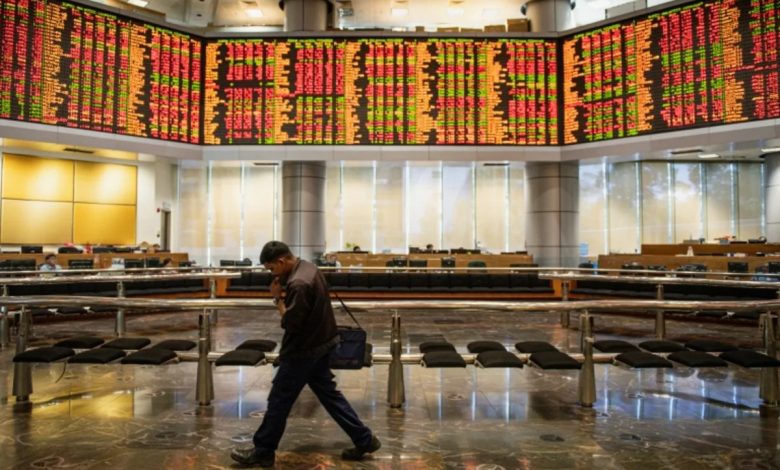 Stocks mostly rise as beaten-down tech stocks enjoy bounce
